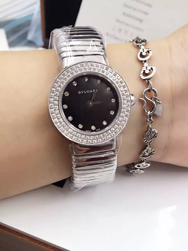 ブルガリ時計正面デザイン